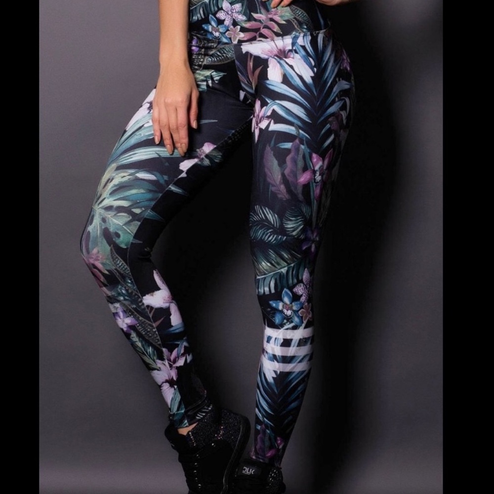 Bundle of 2 printed leggings size large
